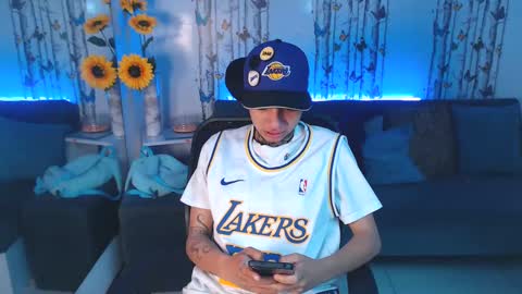 noah online show from February 12, 3:40 am