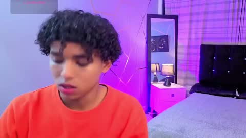 noah_smith04 online show from November 27, 9:44 pm