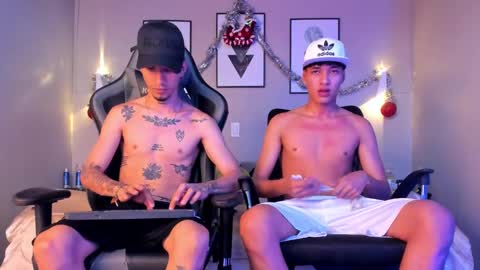 noahdaviss online show from December 5, 9:44 pm