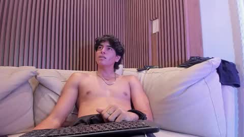 noahx_valko online show from December 14, 8:04 pm