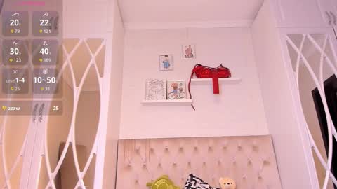 nooniemoon online show from October 25, 3:18 am