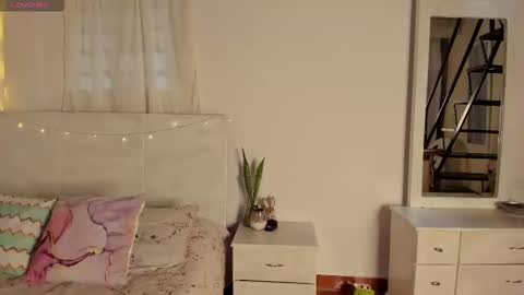 Norma Jeaane online show from February 27, 8:20 pm