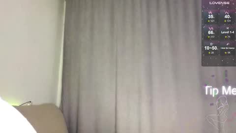 Hello My name is Helene NTMU  Finger up if u like what u see online show from March 12, 2:43 pm