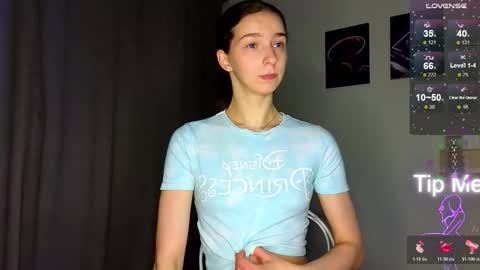 Hello My name is Helene NTMU  Finger up if u like what u see online show from March 27, 2:07 pm