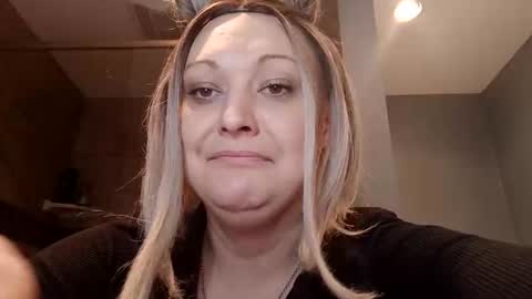 Snapshot of notouchmami chatting on October 29, 3:52 am notouchmami online show from October 29, 3:52 am