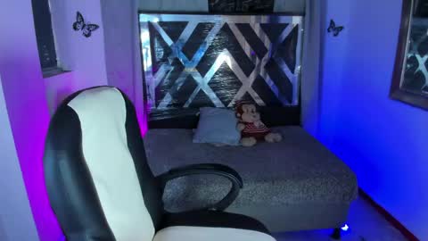 nova online show from April 23, 8:54 pm