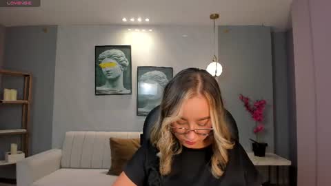 Nova Sinclair online show from August 5, 12:02 pm
