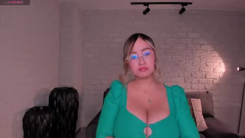 Nova Sinclair online show from July 6, 11:51 am