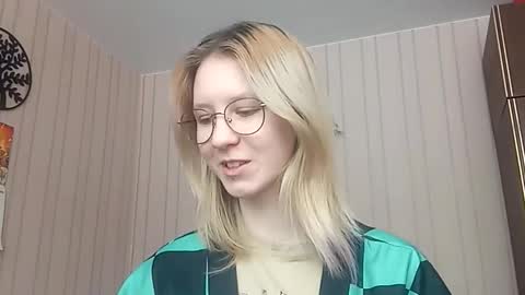 Sari  It is my first day  online show from February 6, 7:01 am