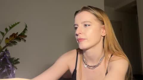 nura_foxx online show from February 14, 2:25 am