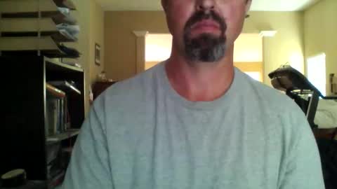 nvrenuff1979 online show from April 1, 9:34 pm