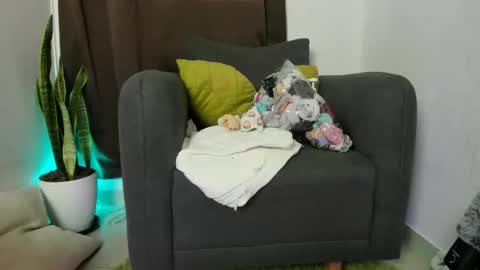 Nia online show from January 15, 8:06 pm