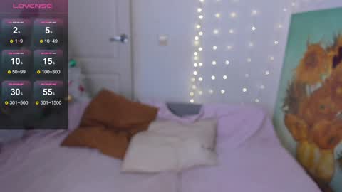 Snapshot of nymphobabee chatting on January 17, 7:41 am crystal   3 online show from January 17, 7:41 am