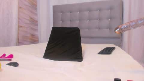 xionela gates online show from October 30, 9:26 pm