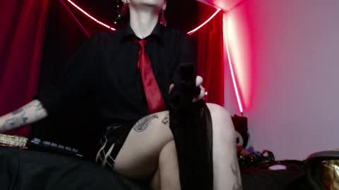 Snapshot of obey_missraven chatting on October 15, 5:54 am obey_missraven online show from October 15, 5:54 am