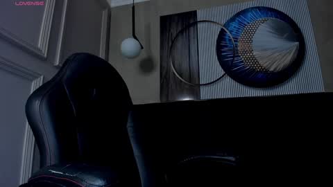 independent model online show from January 28, 4:52 pm