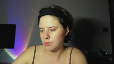 Evie online show from April 17, 3:25 pm