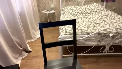 Mia online show from October 25, 10:36 am