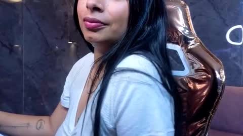 odette_b online show from October 30, 4:02 am