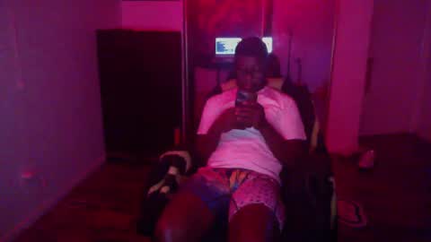 Snapshot of officialmoneyxxx chatting on January 15, 2:24 pm Money online show from January 15, 2:24 pm