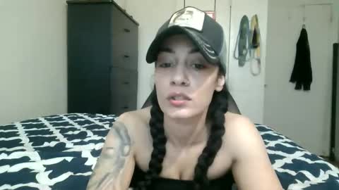 Lit en Cama online show from April 7, 8:33 pm