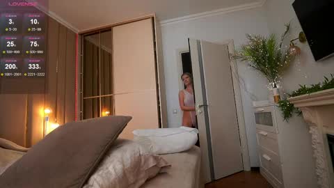 Julie online show from April 25, 6:15 am