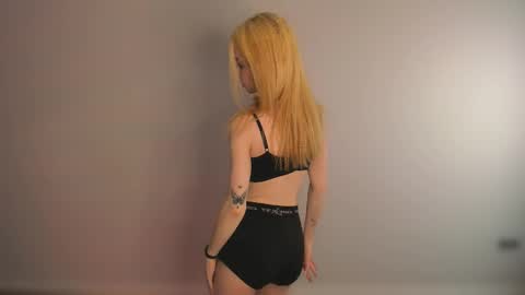 Emi and Ohpi online show from March 19, 11:37 am