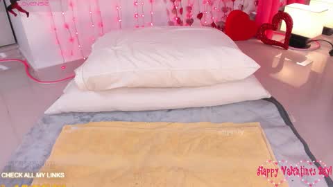 ohyesly_ online show from February 12, 10:08 am