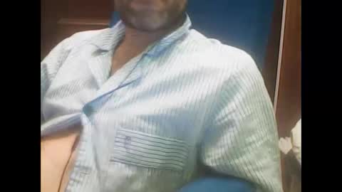 ojosverdess30 online show from December 15, 9:20 pm