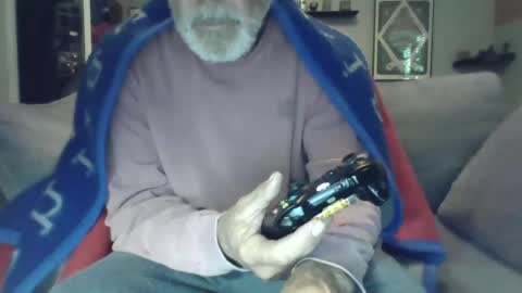 Snapshot of old_bald63 chatting on October 25, 11:31 am old_bald63 online show from October 25, 11:31 am