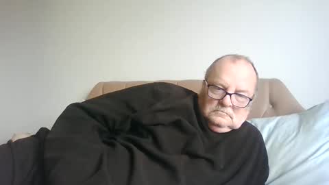 oldfkr69 online show from March 11, 10:51 am