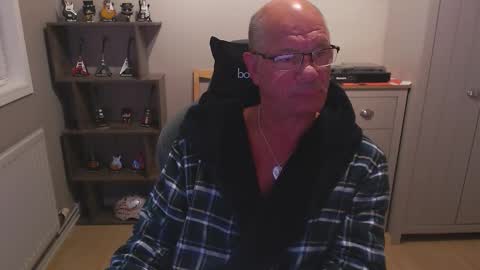 Snapshot of oldveteranuk chatting on October 6, 3:57 am oldveteranuk online show from October 6, 3:57 am