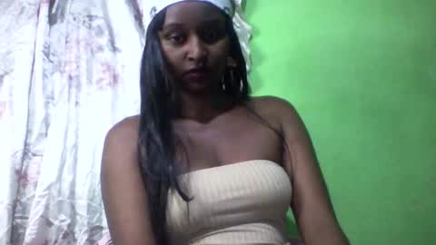 Snapshot of olinah610 chatting on October 10, 6:36 pm olinah610 online show from October 10, 6:36 pm