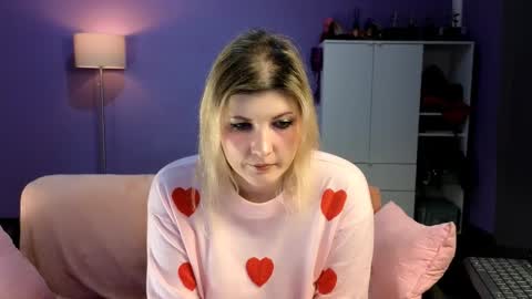 OliSunny Olivia online show from February 8, 11:30 pm