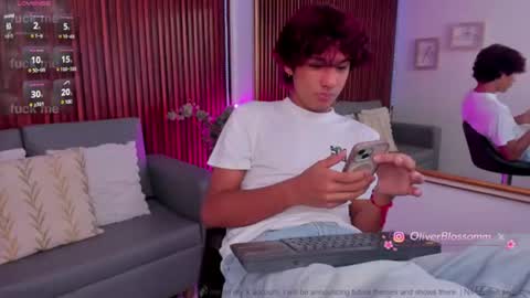 oliver20__ online show from July 27, 10:51 pm
