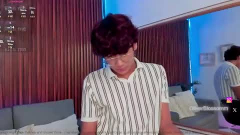 oliver20__ online show from June 20, 11:00 pm