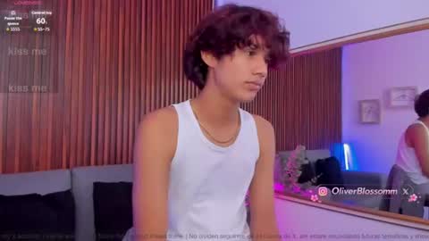 oliver20__ online show from August 6, 10:52 pm
