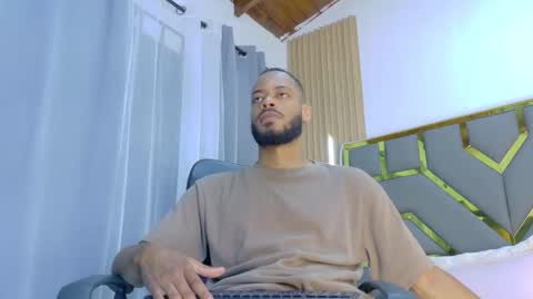 Oliver online show from April 18, 7:29 pm