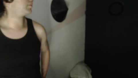 Snapshot of oliver_laid_2023 chatting on December 15, 3:24 am oliver_laid_2023 online show from December 15, 3:24 am