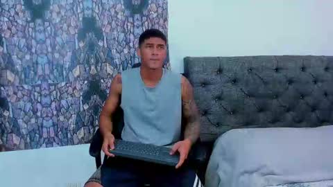 oliver_smith_2 online show from March 1, 2:55 pm