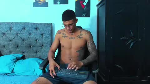 oliver_smith_2 online show from May 9, 8:37 pm