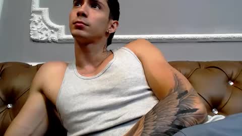 Oliver bennet online show from December 4, 10:24 pm