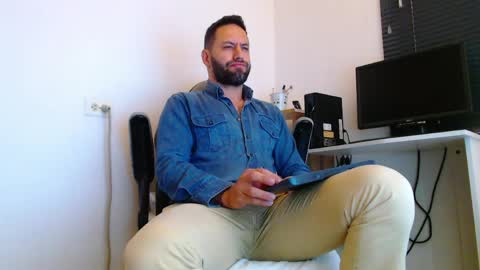 oliver online show from April 6, 1:34 pm