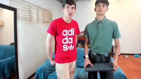 oliverhot2005 online show from February 8, 7:49 pm