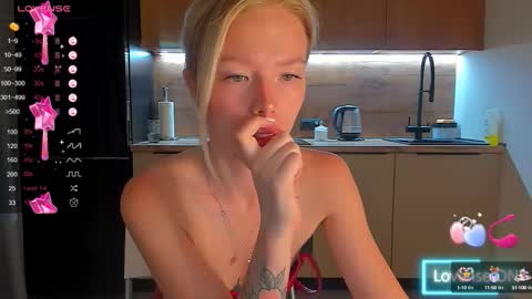 Olivia 3 online show from September 12, 9:39 pm