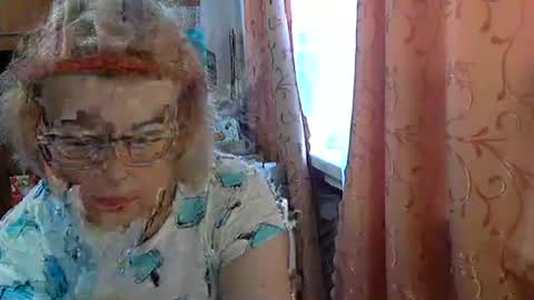 Olivia Mia online show from June 10, 7:29 am
