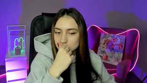 olivia_norton_ online show from October 7, 12:23 pm