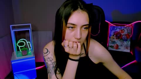 olivia_norton_ online show from November 1, 3:22 pm