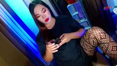 Snapshot of olivia_the_temptress27 chatting on September 28, 6:17 pm Miss OLIVIA online show from September 28, 6:17 pm