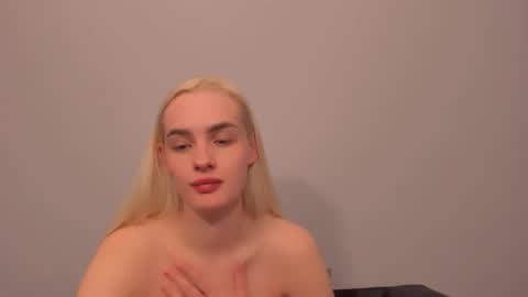 oliviaBeauty online show from March 22, 8:02 pm